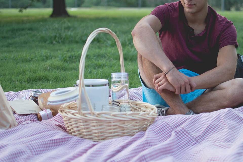 man on a picnic date