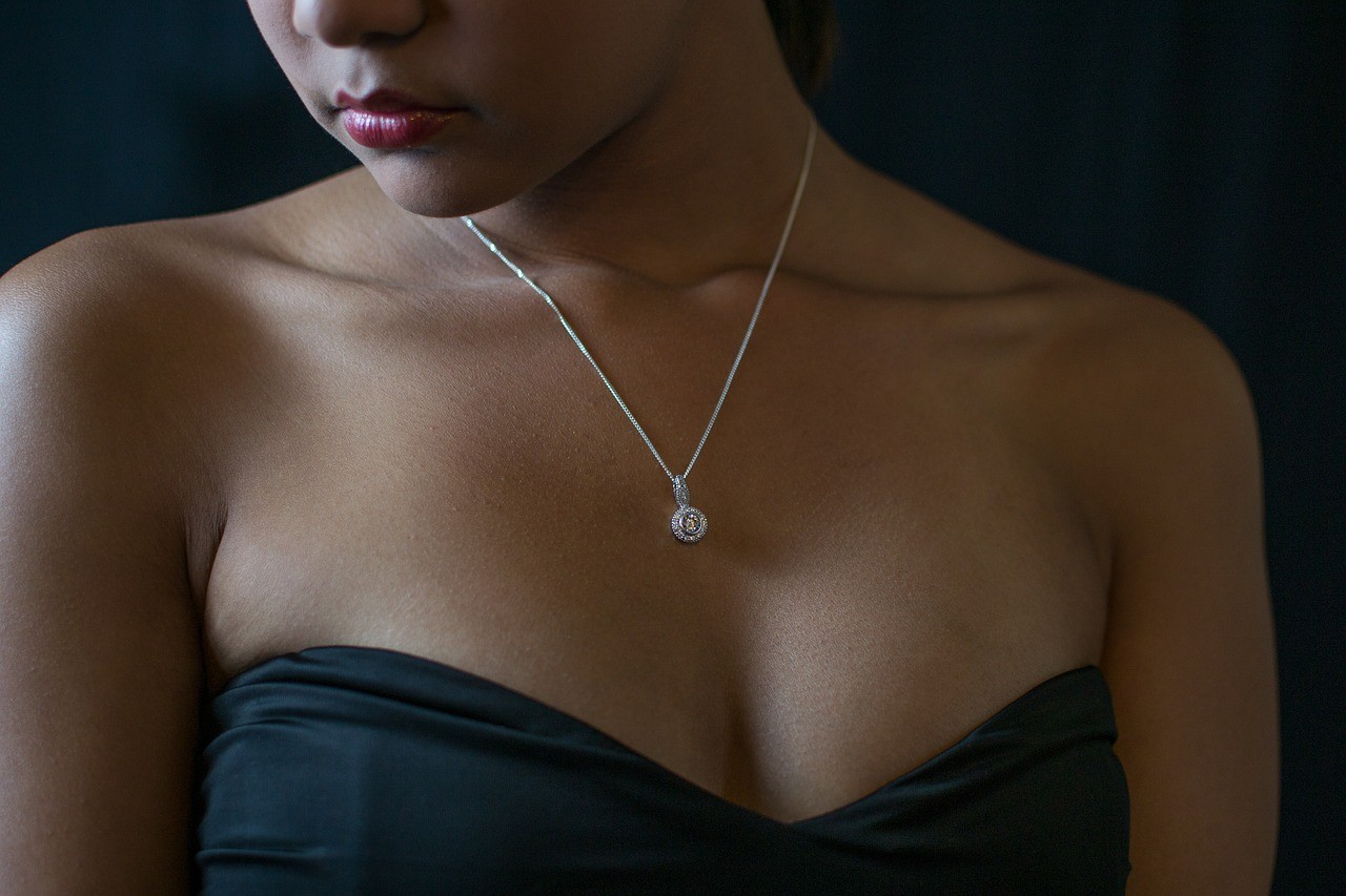 pendant and strapless dress