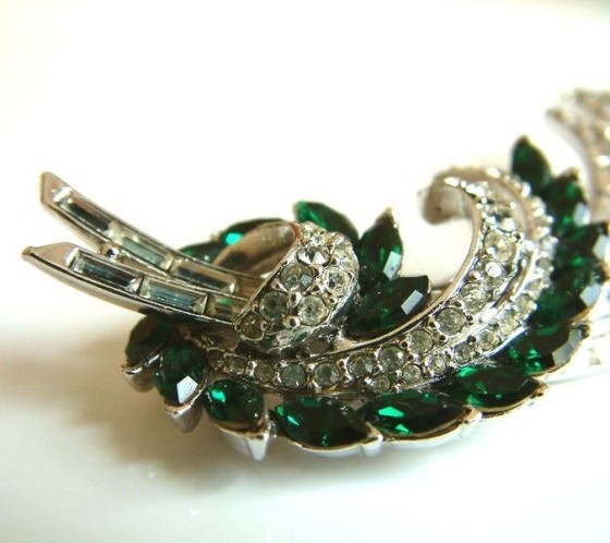 green rhinestone brooch